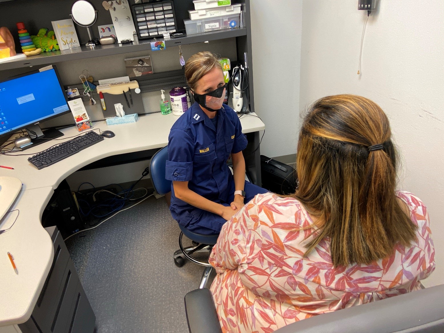 Pawnee Indian Health Center Audiologist Dr. April Waller talking with a patient.