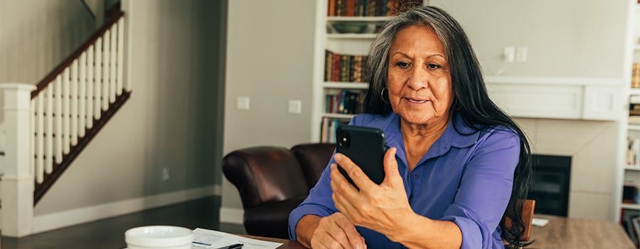 A woman looking for a UIO on her phone.